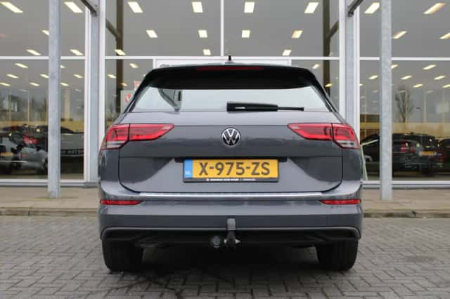 Volkswagen Golf (2021) thumbnail 5