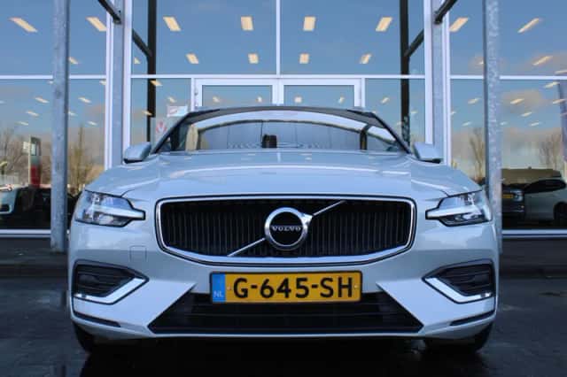 Volvo V60 (2019) thumbnail 4