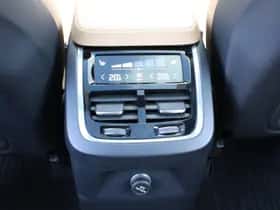 Volvo XC90 (2017) thumbnail 17