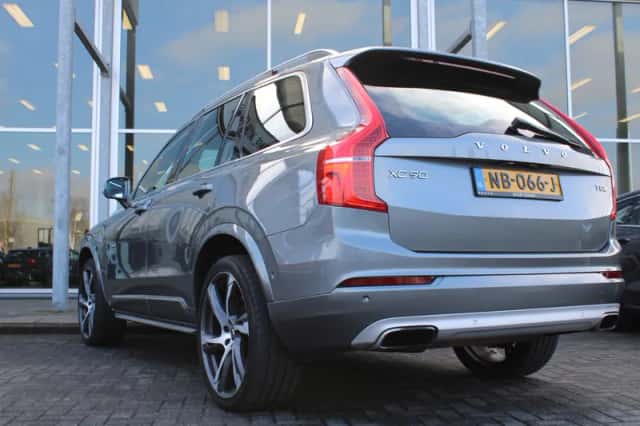 Volvo XC90 (2017) thumbnail 3