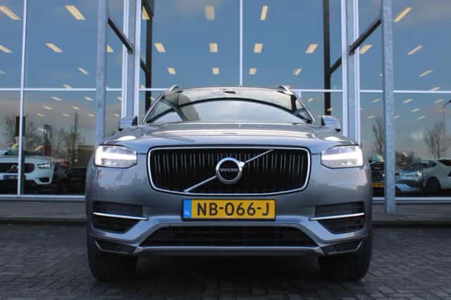 Volvo XC90 (2017) thumbnail 4