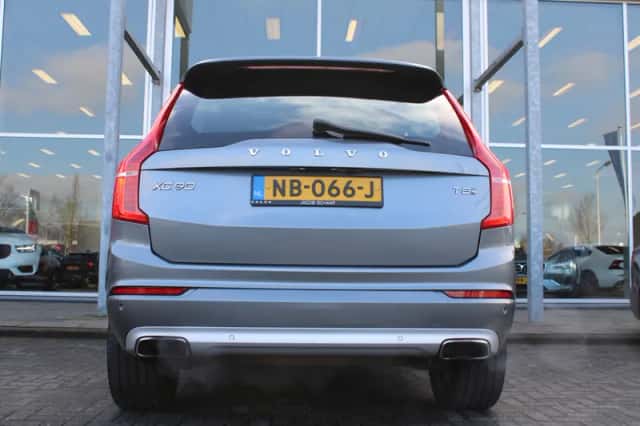 Volvo XC90 (2017) thumbnail 5