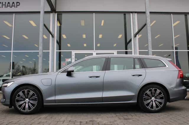 Volvo V60 (2021) thumbnail 2