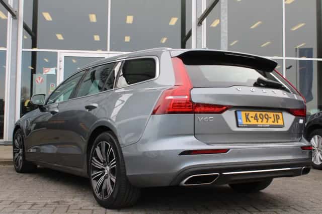 Volvo V60 (2021) thumbnail 3