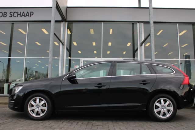 Volvo V60 (2015) thumbnail 2