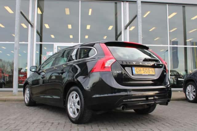 Volvo V60 (2015) thumbnail 3