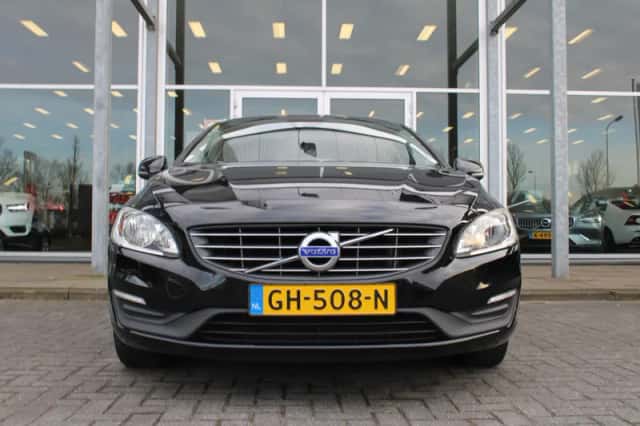Volvo V60 (2015) thumbnail 4