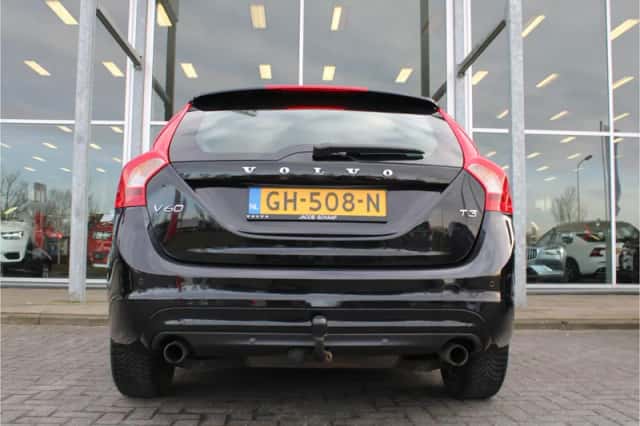 Volvo V60 (2015) thumbnail 5