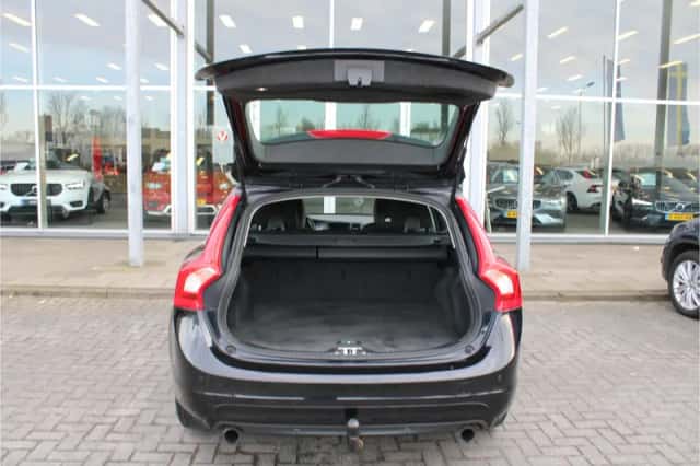 Volvo V60 (2015) thumbnail 6