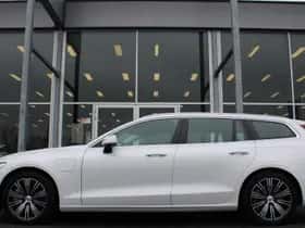 Volvo V60 (2022) thumbnail 2