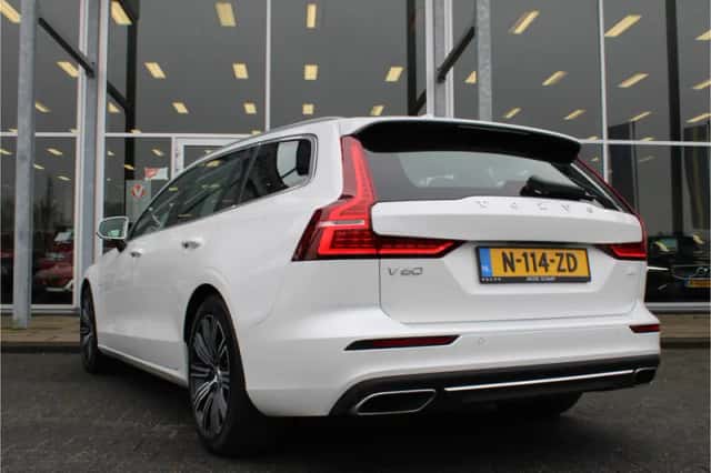 Volvo V60 (2022) thumbnail 3