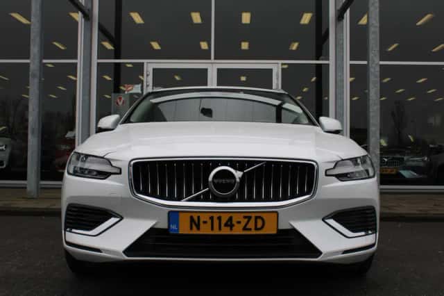 Volvo V60 (2022) thumbnail 4