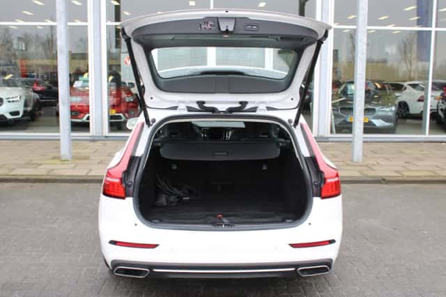 Volvo V60 (2022) thumbnail 6