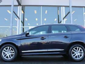 Volvo XC60 (2017) thumbnail 2