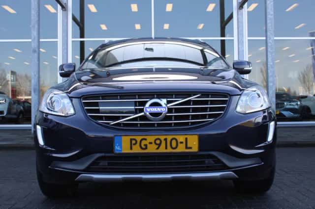 Volvo XC60 (2017) thumbnail 4