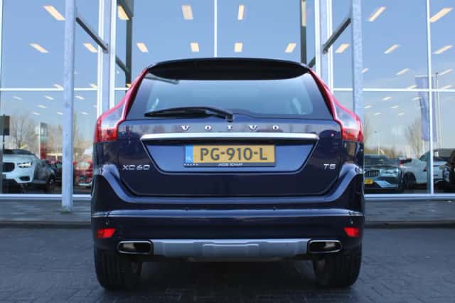 Volvo XC60 (2017) thumbnail 5
