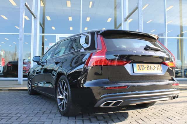 Volvo V60 (2018) thumbnail 3