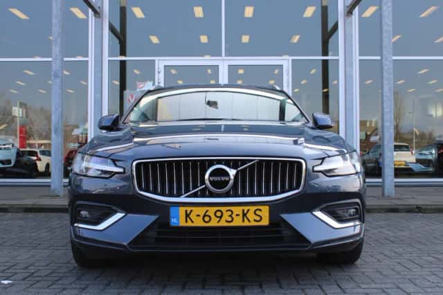 Volvo V60 (2021) thumbnail 4