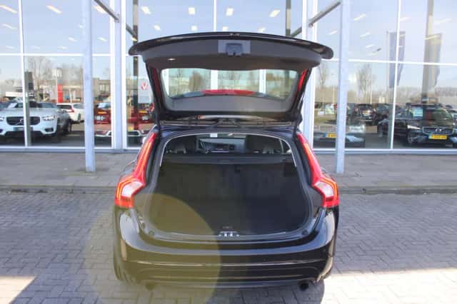 Volvo V60 (2018) thumbnail 5