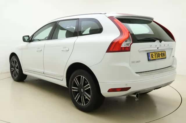 Volvo XC60 (2017) thumbnail 5
