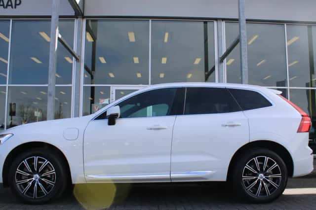 Volvo XC60 (2018) thumbnail 2