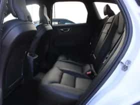 Volvo XC60 (2018) thumbnail 16