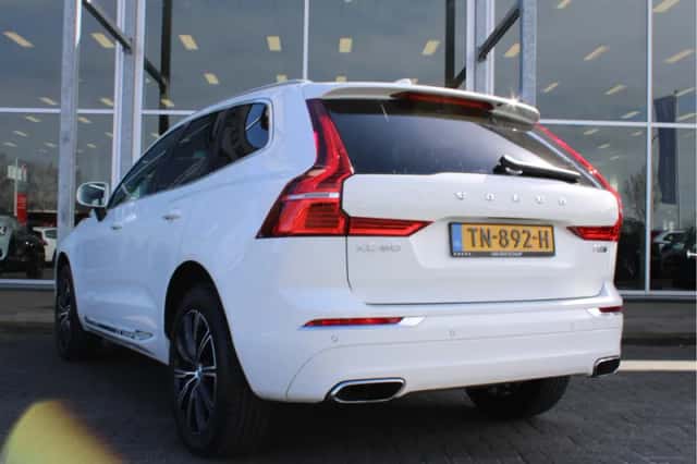 Volvo XC60 (2018) thumbnail 3
