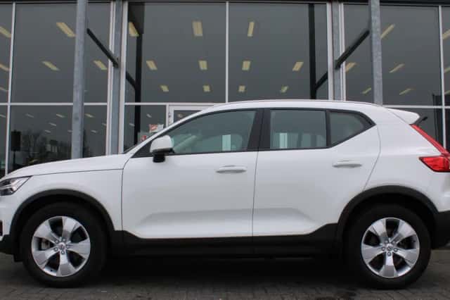Volvo XC40 (2019) thumbnail 2