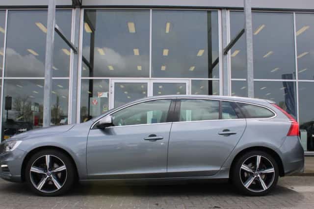 Volvo V60 (2019) thumbnail 2