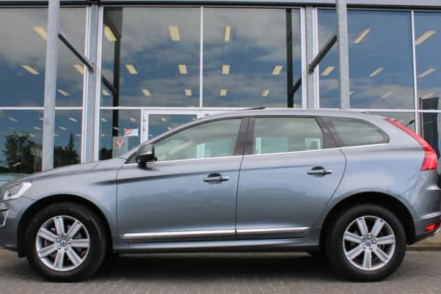 Volvo XC60 (2017) thumbnail 2