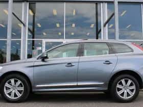 Volvo XC60 (2017) thumbnail 2