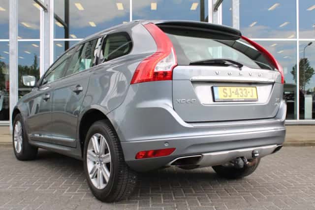 Volvo XC60 (2017) thumbnail 3