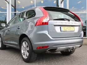 Volvo XC60 (2017) thumbnail 3