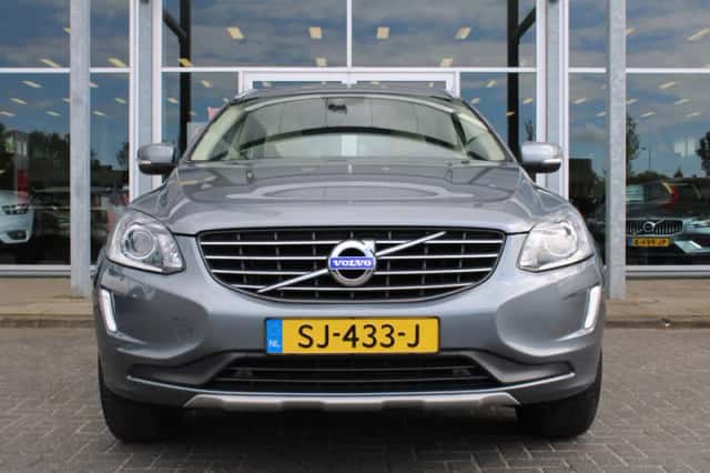 Volvo XC60 (2017) thumbnail 4