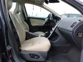 Volvo XC60 (2017) thumbnail 49