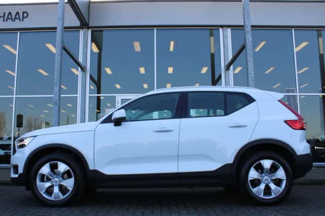 Volvo XC40 (2021) thumbnail 2