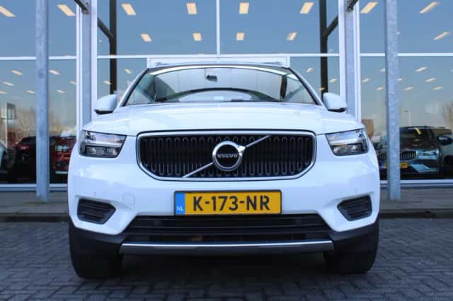 Volvo XC40 (2021) thumbnail 4
