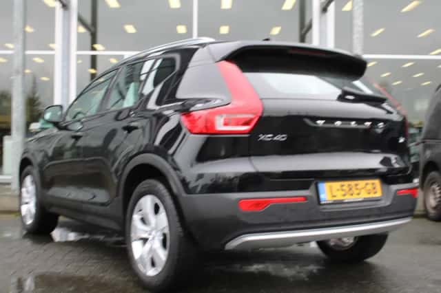 Volvo XC40 (2021) thumbnail 3