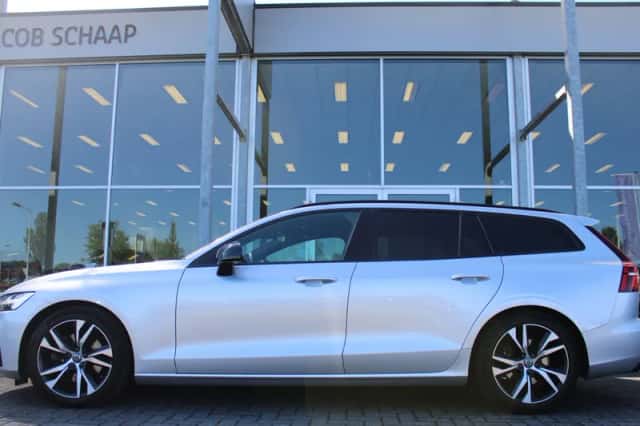 Volvo V60 (2021) thumbnail 2