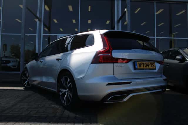 Volvo V60 (2021) thumbnail 3