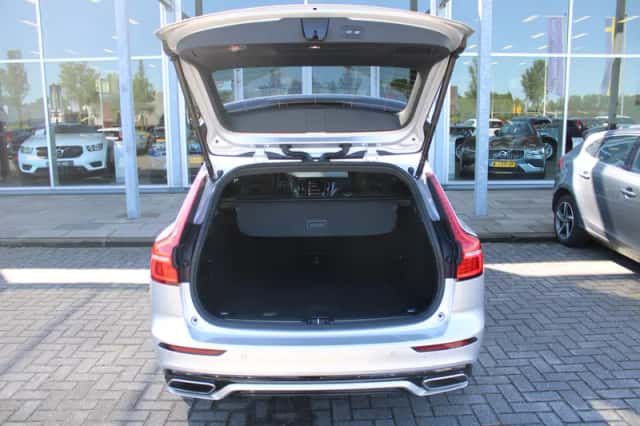 Volvo V60 (2021) thumbnail 6