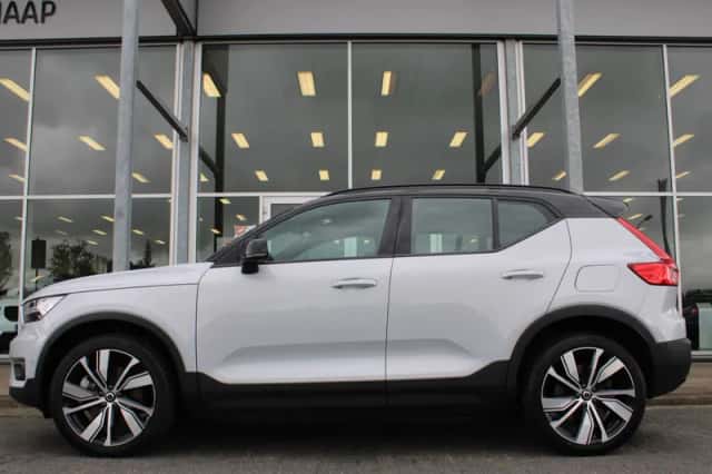Volvo XC40 (2022) thumbnail 2
