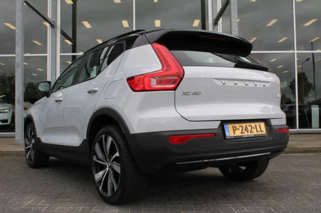 Volvo XC40 (2022) thumbnail 3