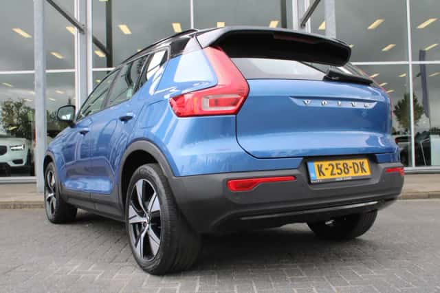 Volvo XC40 (2020) thumbnail 3