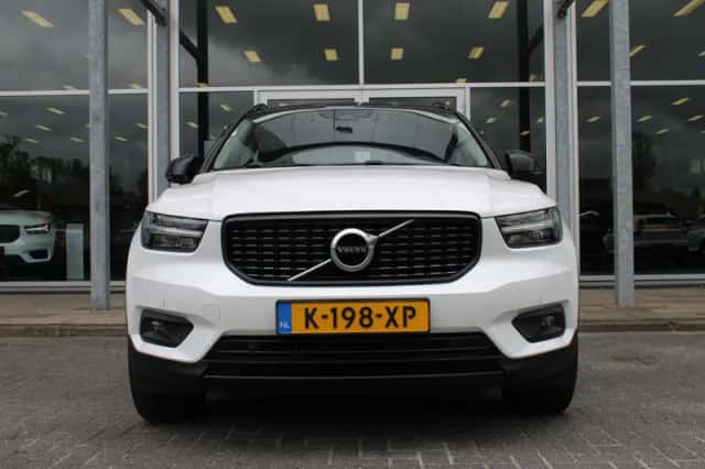 Volvo XC40 (2021) thumbnail 4