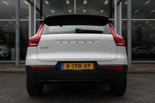Volvo XC40 (2021) thumbnail 5