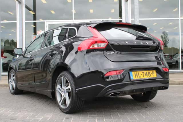 Volvo V40 (2015) thumbnail 3