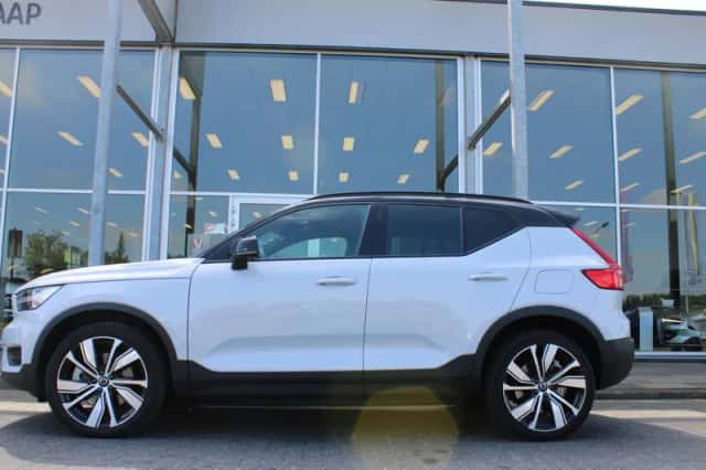Volvo XC40 (2022) thumbnail 2