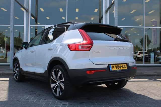 Volvo XC40 (2022) thumbnail 3