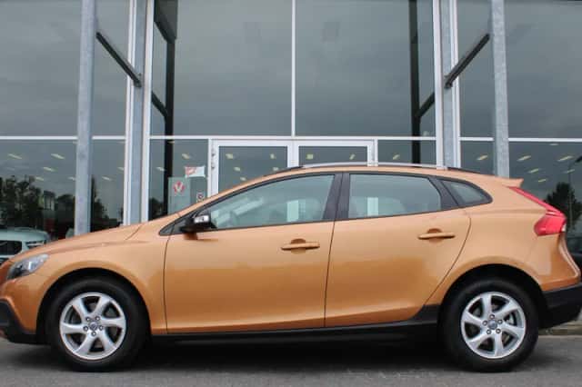 Volvo V40 (2014) thumbnail 2